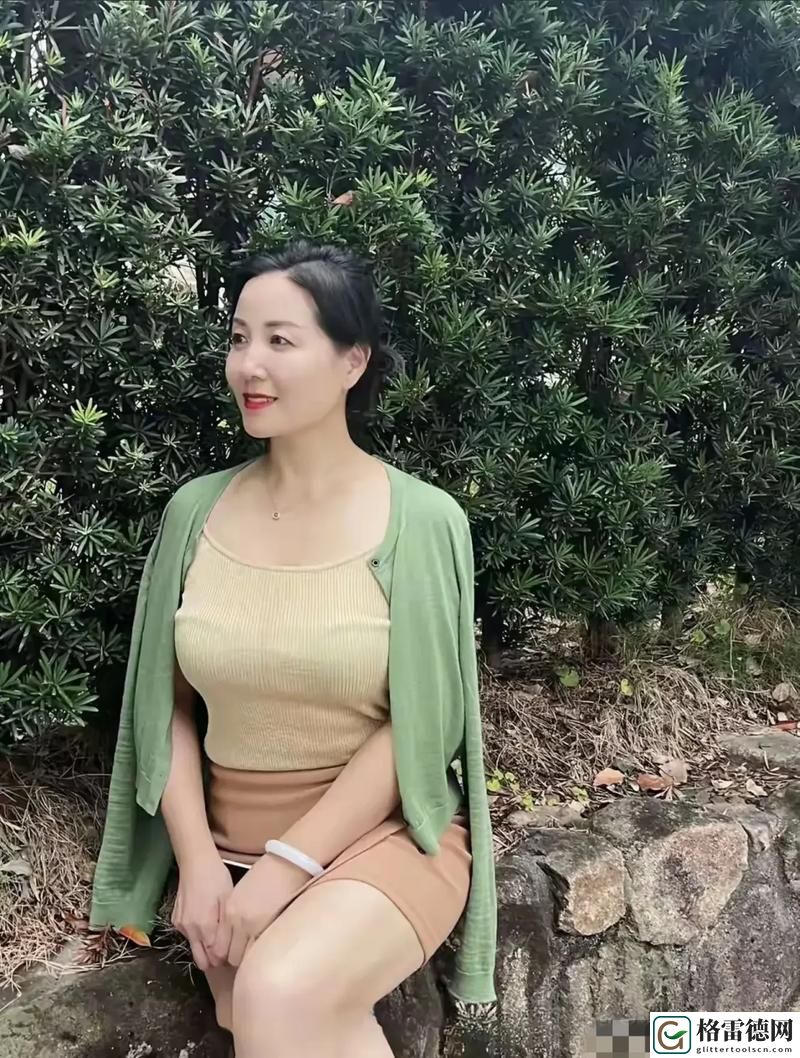 在“年轻漂亮的岳坶9”的光影下探索人生的美好