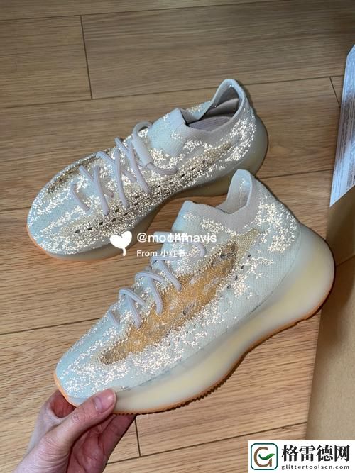 探索Yeezy蜜桃满天星：潮流与设计的完美结合