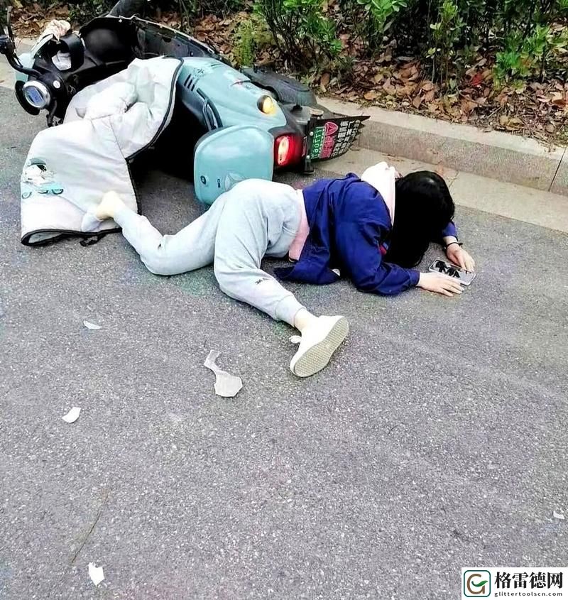 臭小子姨妈腰快断了水多上线，网友：这真是另类的广告形式！