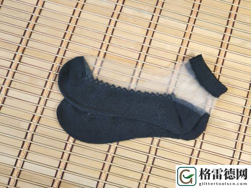  独特舒适与时尚魅力的完美结合：久久六久女式亚麻袜