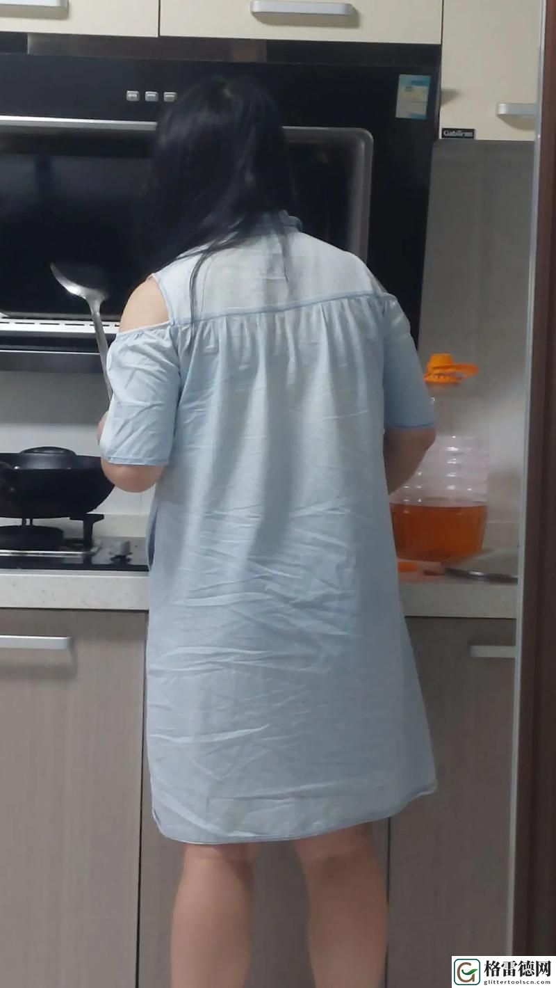  中午妈妈在厨房做饭10分钟，用户评论：