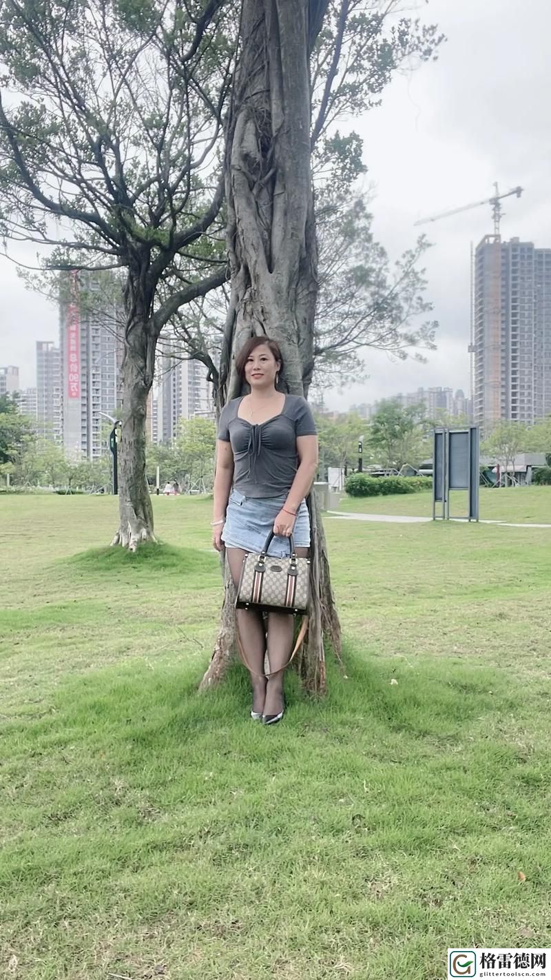 后丰满的岳如何在50岁迎接人生挑战，网友感叹：“她真是我们的榜样！”