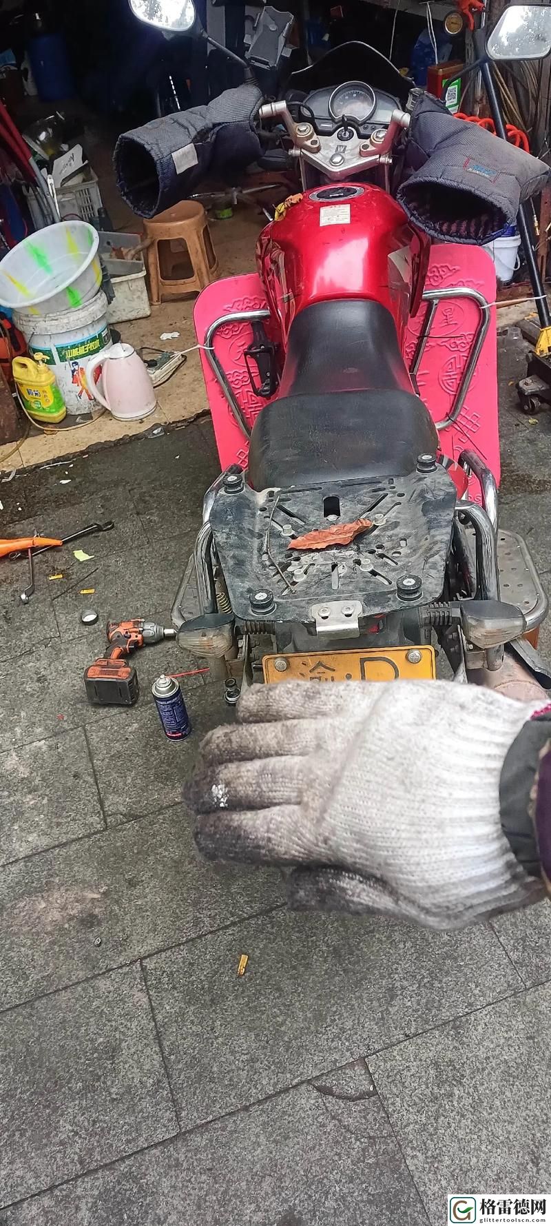  维修工的绝遇2：在废弃工厂的不可思议探险