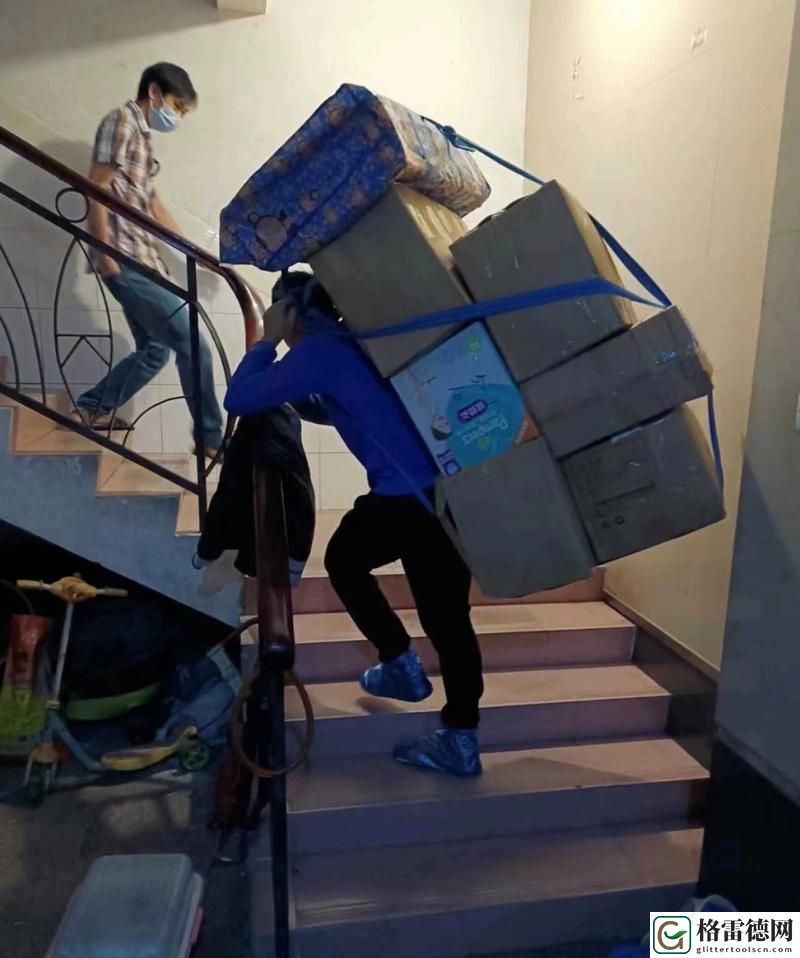 搬家工人当着老公的面惊人，揭开家庭隐秘的真相