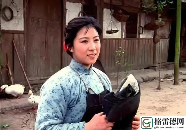 风流夫人高清版免费观看上线，网友热议：经典重现，情感交织引发共鸣