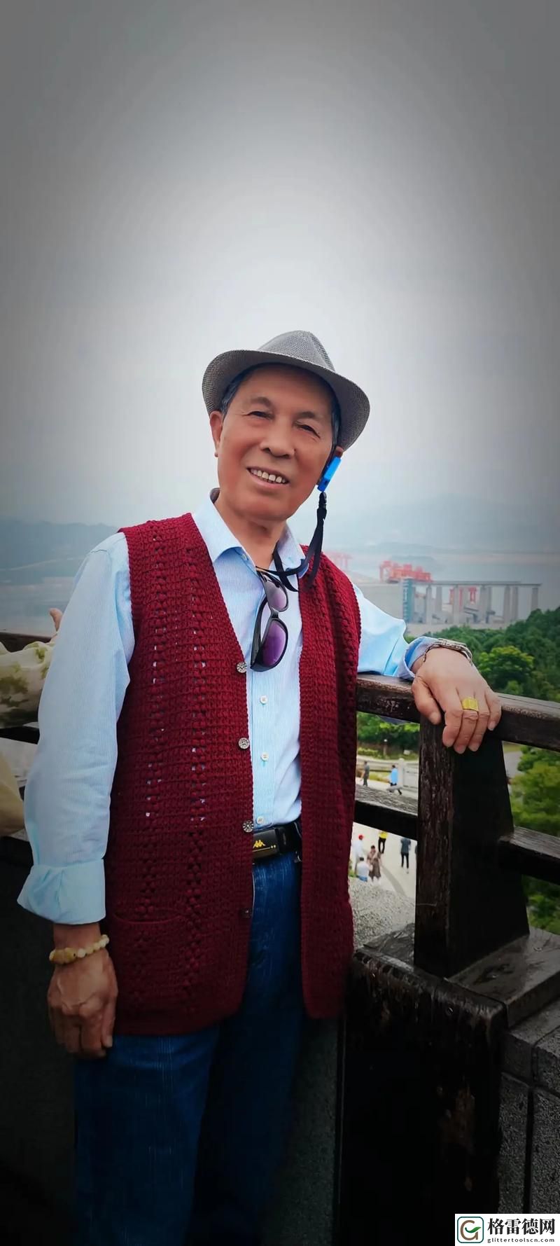  打破年龄界限：82岁老人找20多岁小伙子的爱情故事